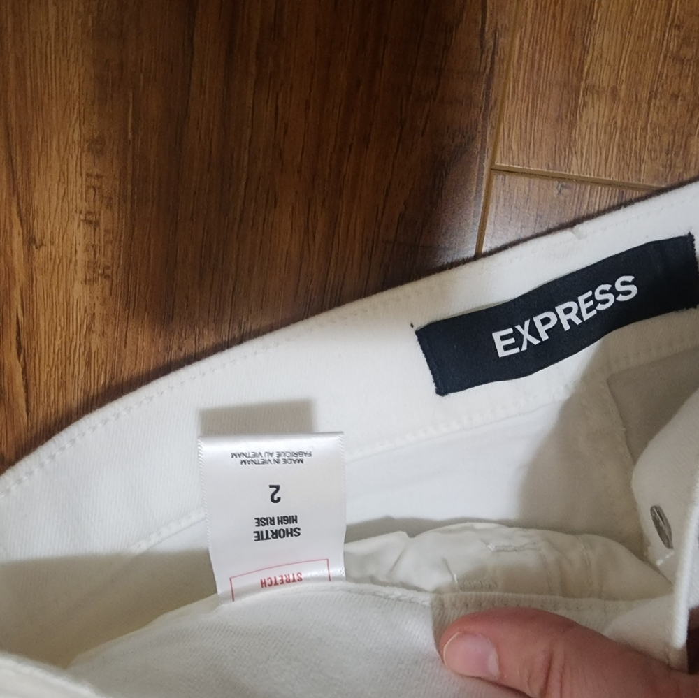 Express Shorts. - Picture 2 of 2